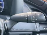 【オートライト(AUTO)】外の明るさをシステムが感知して、自動でヘッドライトが点灯します。ヘッドライトをつけ忘れを防ぐ便利機能です。