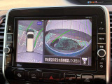 【アラウンドビューモニター】上空から見下ろしているかのような映像で駐車をサポート。安心です。