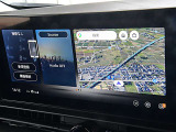 12.3インチ、メーカーオプションのNissanConnectナビが付いています。