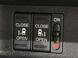【両側パワースライドドア】スマートキーや運転席のスイッチで後席両側スライドドアの開閉が可能♪電動だから力を入れてドアを開ける必要が無く、小さなお子様でも簡単に開け閉めでき快適です♪