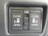 【両側パワースライドドア】スマートキーや運転席のスイッチで後席両側スライドドアの開閉が可能♪電動だから力を入れてドアを開ける必要が無く、小さなお子様でも簡単に開け閉めでき快適です♪
