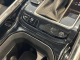 Jeepならではのオフロードスイッチもしっかり装備されています。