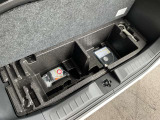 トランク下部には、パンク修理剤が入っています。