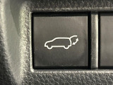 【パワーバックドア】スマートキーや運転席のボタンを押すだけでリアゲートが自動で開閉します!荷物を持っている時や、高い位置にあるバックドアを閉める際に便利な機能です♪