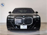 ☆BMWの代名詞とも言える【キドニーグリル】一目見ただけでBMW車であると認識できる確固たるアイコンとして存在感を放ちます☆