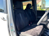 運転席シート廻りは使用感も少なく、良好な状態となっています。丁寧に使われていたことがよくわかりますね。