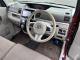 【運転席】座り心地が良いシートなので長時間の運転でも快適にお過ごしいただけます。新品のフロアマットのご注文も可能です。掲載箇所以外にご希望の写真がございましたらお気軽にお問い合わせ下さい。