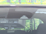 【エマージェンシーブレーキ】走行中に前方の車両等を認識し、衝突しそうな時は警報とブレーキで衝突回避と被害軽減をアシスト。より安全にドライブをお楽しみいただけます。