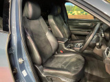 運転席シート廻りは使用感も少なく、良好な状態となっています。前オーナー様が丁寧に使っていたことがよくわかりますね。