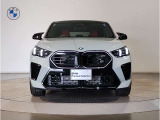 【キドニーグリル】BMWは約90年もの間、ほぼ全ての車両にひと目でBMWだと分かるこの特徴的なフロントグリルが備えられ、デザイン・アイコンとして親しまれてきました。
