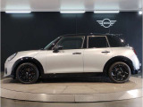気密性の高いMINIは外観のかわいらしさとは裏腹に、外の雑音を遮り、高級感のある快適なドライブをお楽しみいただけます。