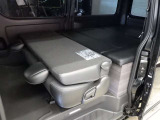 当店では専任のメカニックが大切なお客様のお車を一台一台丁寧に整備いたします。自社認証工場にてリフトアップし下回りまでキッチリ検査いたします。