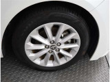 かっこいいホイールですね。 車のイメージを大きく左右するホイール部分はコダワリを持ちたいですね。