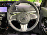 インテリアに合わせたデザインのステアリングは、運転される方のことも考え、運転しやすい形状、大きさです。是非一度、実際に触ってお確かめください。