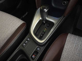 電動パーキングブレーキ・ブレーキホールドを装備してます。ホールド機能は信号待ちが多い一般道で疲労軽減になり、大好評です!