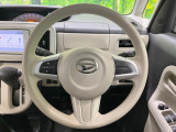 インテリアに合わせたデザインのステアリングは、運転される方のことも考え、運転しやすい形状、大きさです。是非一度、実際に触ってお確かめください。