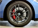 【BMWアロイホイル】軽量かつ強度に拘ったアロイホイル。走行性能ポテンシャルを引き出す設計。車の足元を引き締めてくれる大きなポイントはアロイホイルです。