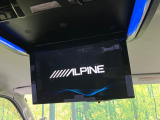 【12.8型フリップダウン】大画面モニターで後席でもエンタメをお楽しみいただけます。家族や友人とお出かけする機会が多い方に大人気です♪