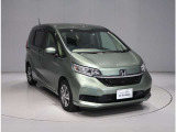 『ACC(車両追随機能)』で、予め設定した速度内で自動でスピードを調整。高速道路などの運転の時には、常に一定の車間距離を保つことができ、安全な運転と快適なドライブをサポートしてくれます。