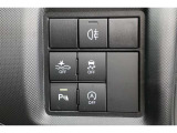 ■衝突回避支援機構■自動車に搭載したレーダーやカメラからの情報をコンピュータが解析し、運転者への警告やブレーキの補助操作などを行います。事故予防に!