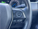 レーダークルーズコントロール(全車速追従機能付)付きです。車速に応じて追従支援してくれるので、ロングドライブも快適です。詳細は販売店スタッフまでおたずねください。