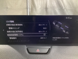 車線逸脱警報システムは、走行中にカメラで車線を検知して、自車が車線から逸脱する可能性があると判断した場合に、警報によりドライバーに通知します。