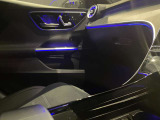 【メモリー付きパワーシート】3名までのシートポジションを記憶できるパワーシート!運転席のみ、ドアミラー・ステアリング位置も記憶可能です。高速道路などでの、運転交代時などに便利な機能です☆