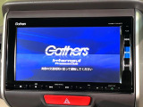 【純正ナビ】人気の純正ナビを装備しております。ナビの使いやすさはもちろん、オーディオ機能も充実!キャンプや旅行はもちろん、通勤や買い物など普段のドライブも楽しくなるはず♪