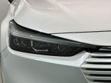 LEDヘッドライトは、点灯の瞬間から最大光量を発揮し、突然暗くなるトンネルなどでの安定感を高めます。