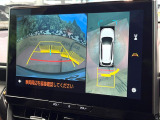 【パノラミックビューモニター】専用のカメラにより、上から見下ろしたような視点で360度クルマの周囲を確認することができます☆死角部分も確認しやすく、狭い場所での切り返しや駐車もスムーズに行えます。