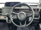 運転席まわりです。 各操作スイッチは使いやすい位置に配置されてます。