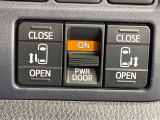 【両側パワースライドドア】スマートキーや運転席のスイッチで後席両側スライドドアの開閉が可能♪電動だから力を入れてドアを開ける必要が無く、小さなお子様でも簡単に開け閉めでき快適です♪
