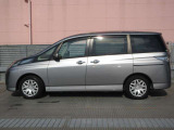 純正ホイールカバーで全体的にデザインがまとまっています。車も人も、オシャレはまずは足元からですね。