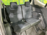床下収納式のサードシートです。座席部分をコンパクトに収納でき、広大な荷室スペースとしてお使いいただけます!乗車人数や荷物の量など利用シーンに合わせて3列目を有効活用でき、とっても便利♪