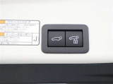 荷物で手が塞がってても大丈夫!リモコンでピッ!力要らずでラクラク開閉!小柄な女性のお客様には嬉しい装備です!