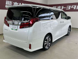当社の九州運輸局指定工場にて、納車前点検整備致します。 点検項目数は100項目に及び、安心の状態でお客様にお届けいたします!買ってからも安心のカーライフを提供します。