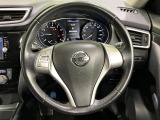 インテリアに合わせたデザインのステアリングは、運転される方のことも考え、運転しやすい形状、大きさです。是非一度、実際に触ってお確かめください。