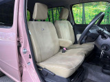 運転席シート廻りは使用感も少なく、良好な状態となっています。丁寧に使われていたことがよくわかりますね。