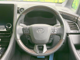 【純正革巻きステアリング】上質な革を使用することで、手にしっかり馴染みとても運転しやすいハンドルです♪