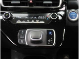 【オートエアコン】1年中快適な室内を提供!車内温度を設定すると、風量を自動で調整してくれます。