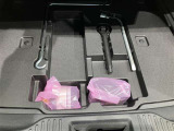 【パンク修理キット剤】こちらのお車にはパンク修理キット剤ついております♪
