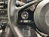 ステアリングにオーディオ操作スイッチが付いています。オーディオ画面に直接タッチしなくても操作が出来ますので、運転に集中できます。