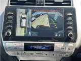 パノラミックビューモニター付きです。車両を上から見たような映像をディスプレイオーディオ画面に表示。運転席からの目視だけでは見にくい、車両周辺の状況をリアルタイムでしっかり確認できます。