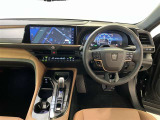 運転席周りのレイアウトをご覧ください。ナビゲーションが綺麗に装着されすっきり収まってますね!