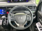 インテリアに合わせたデザインのステアリングは、運転される方のことも考え、運転しやすい形状、大きさです。是非一度、実際に触ってお確かめください。
