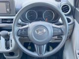 インテリアに合わせたデザインのステアリングは、運転される方のことも考え、運転しやすい形状、大きさです。是非一度、実際に触ってお確かめください。