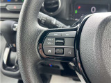 ステアリングスイッチ付き。前方から目を離すことなく操作することが可能です。