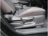 【シートアジャスター】上下調整できるシートアジャスター!運転手にあったドライバーズポジションができますね。