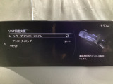 カメラが車線を認識してはみ出しそうになるとステアリングアシストが介入するレーン・キープ・アシストシステムを装備しております。お好みで作動・非作動の設定も可能です。