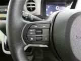 ステアリングスイッチ付き。前方から目を離すことなく操作することが可能です。